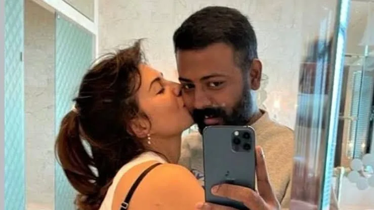 Sukesh Chandrashekhar Gifted Her Luxurious Helicopter, Writes Valentine’s Letter to Jacqueline Fernandez From Jail Sukesh Chandrashekhar Gifted Her Luxury Helicopter, Writes Valentine’s Letter to Jacqueline Fernandez From Jail