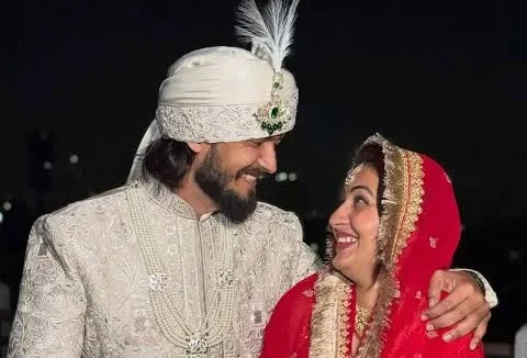 Vada Pav Lady Chandrika Dixit Clarifies Wedding ceremony Pictures With Thriller Man After Divorce Rumours Go Viral Vada Pav Girl Chandrika Dixit Clarifies Wedding Photos With Mystery Man After Divorce Rumours Go Viral